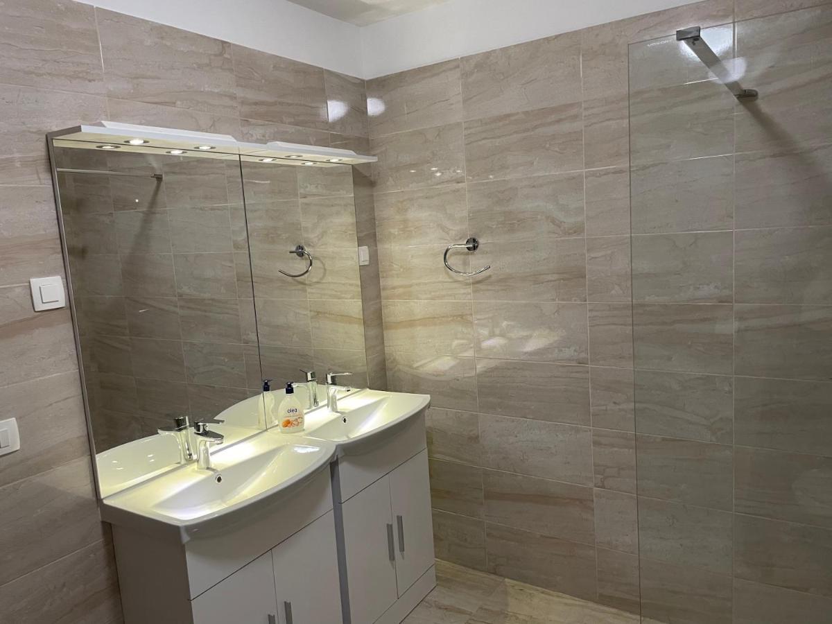 Villa Mira ***** Pinezići Zewnętrze zdjęcie