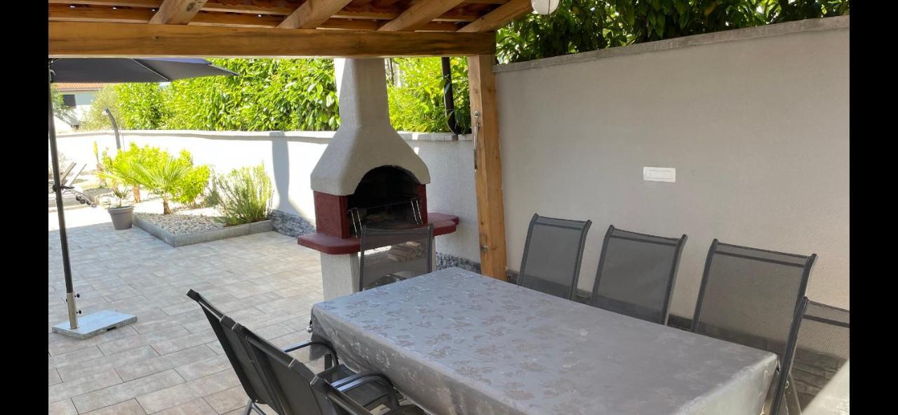 Villa Mira ***** Pinezići Zewnętrze zdjęcie