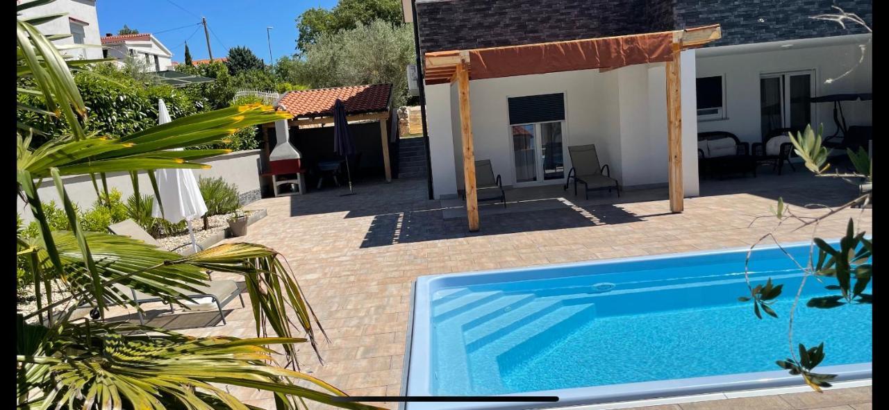 Villa Mira ***** Pinezići Zewnętrze zdjęcie