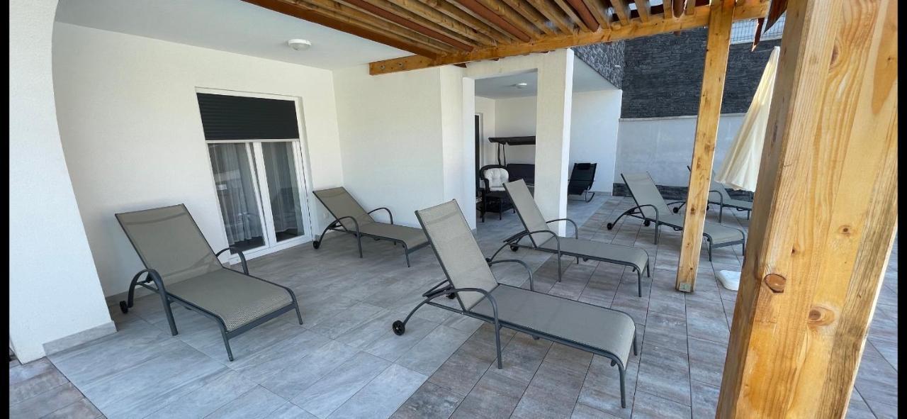 Villa Mira ***** Pinezići Zewnętrze zdjęcie